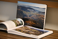 Nové knižní putování středočeskou krajinou láká na výhledy i zamyšlení